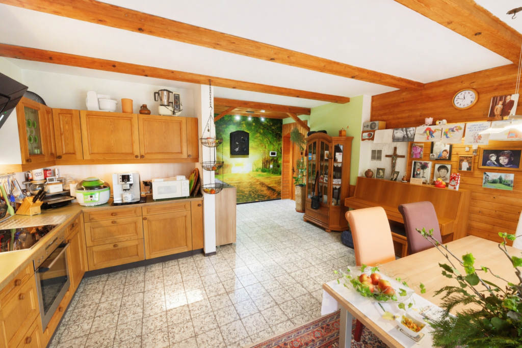 CFA77DC5-1D95-42D8-BF23-422A1D2F0CDE